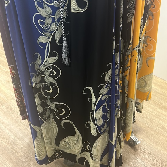 Flare dress available in S-XXL. - Picture 3 of 5